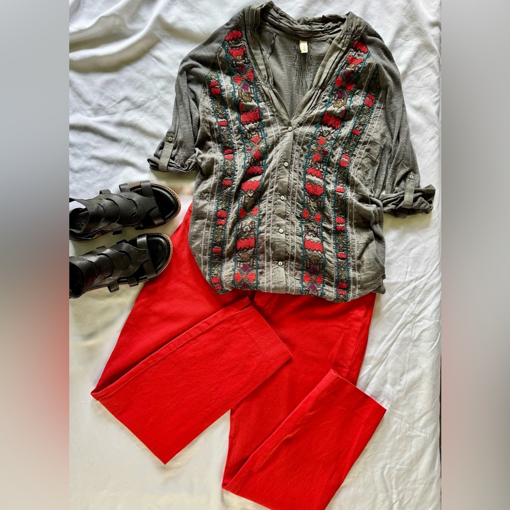 🌴Anthropologie Gray Blouse with Red Embroidery